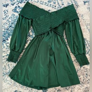 NWOT Green Off the shoulder dress holiday green size Small womens